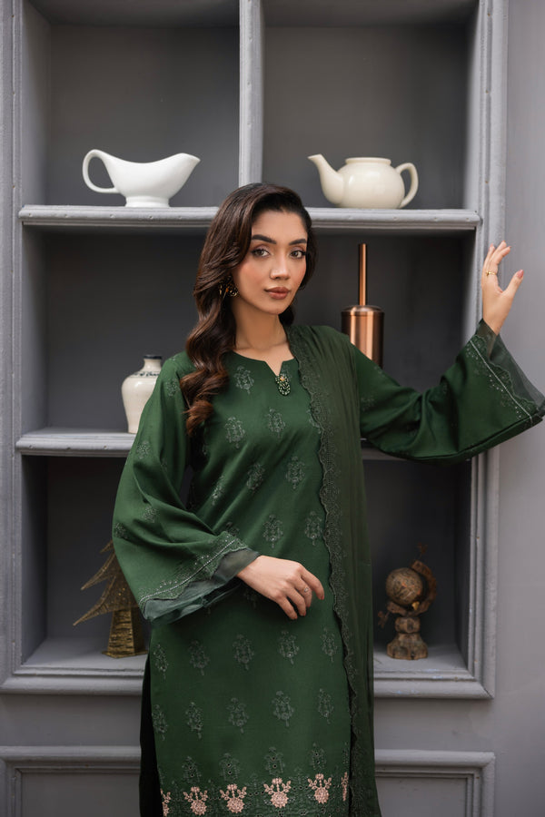 SANAM SAEED Pre-Fall | D06