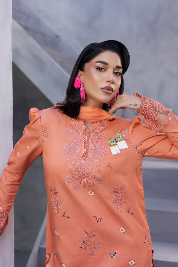 LARA by SANAM SAEED | D06
