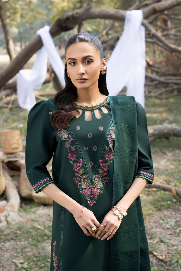 SANAM SAEED December Edit | Look-05