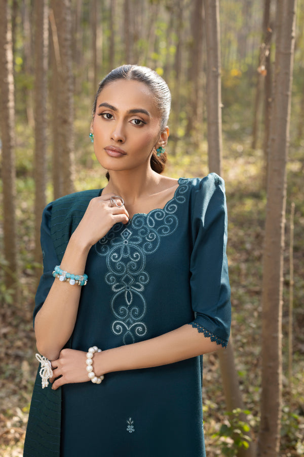 SANAM SAEED December Edit | Look-09